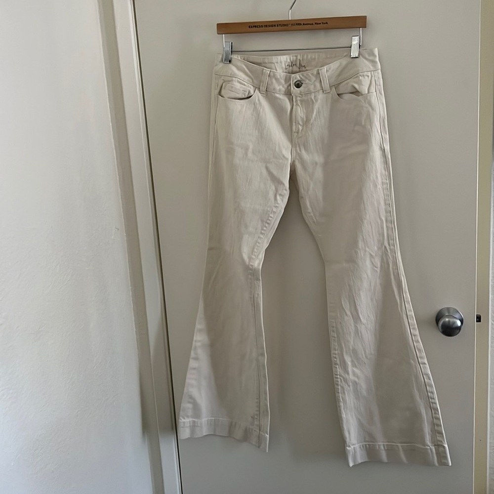 Mid rise cream jeans in size 8 - flare jeans/ boot cut
